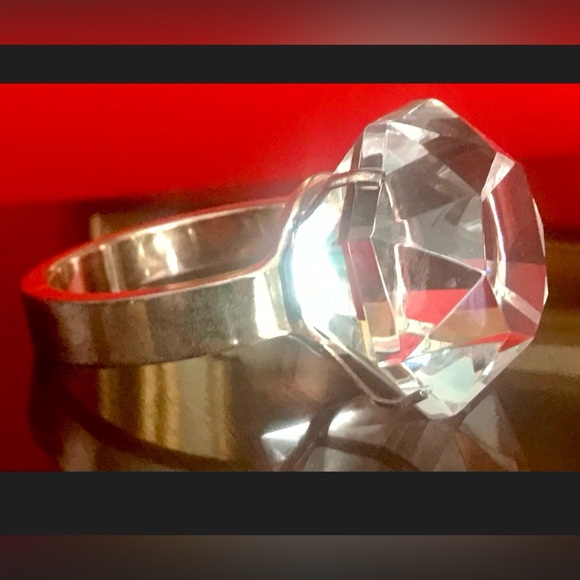 Vtg Decorative Oversized Crystal Cut Glass Faux Diamond Ring - Picture 3 of 9